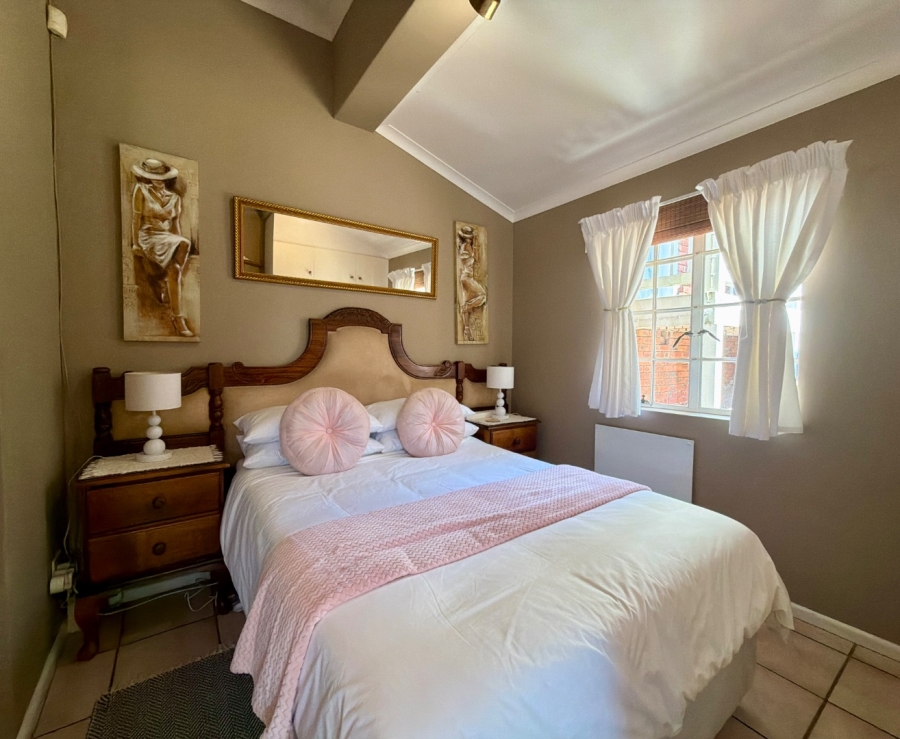7 Bedroom Property for Sale in Heather Park Western Cape
